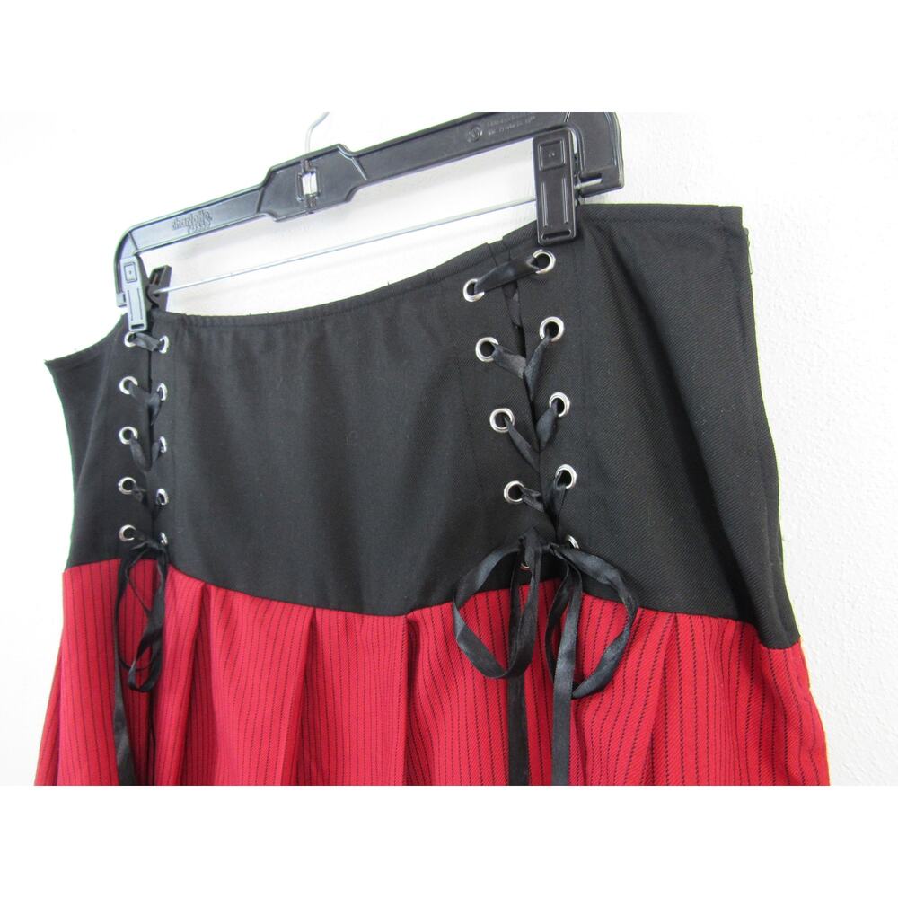 Hot Topic Size 3 Plus Size Black & Red Lace-Up Yoke Skirt Pleated Goth - Picture 3 of 5
